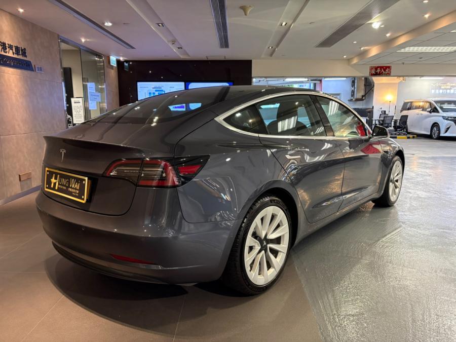 Model 3 Standard Range Plus - Image 2
